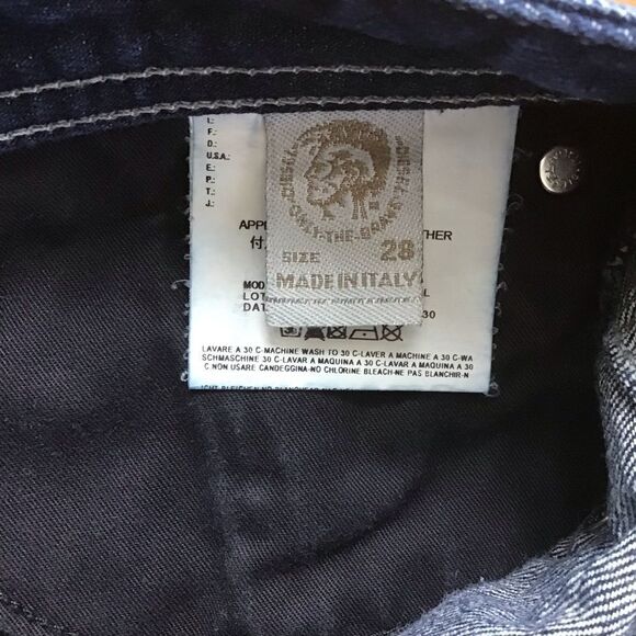 DIESEL Zaghor men’s cut off jeans shorts Size 28 unisex boyfriend zip closure - Picture 6 of 12